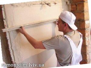 Шпаклювання стін під шпалери або декоративну штукатурку