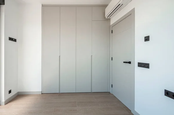 Розділення фарби і плитки в ванній