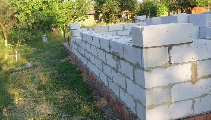 Кладка цоколя із цегли своїми руками: поради від RemontDim