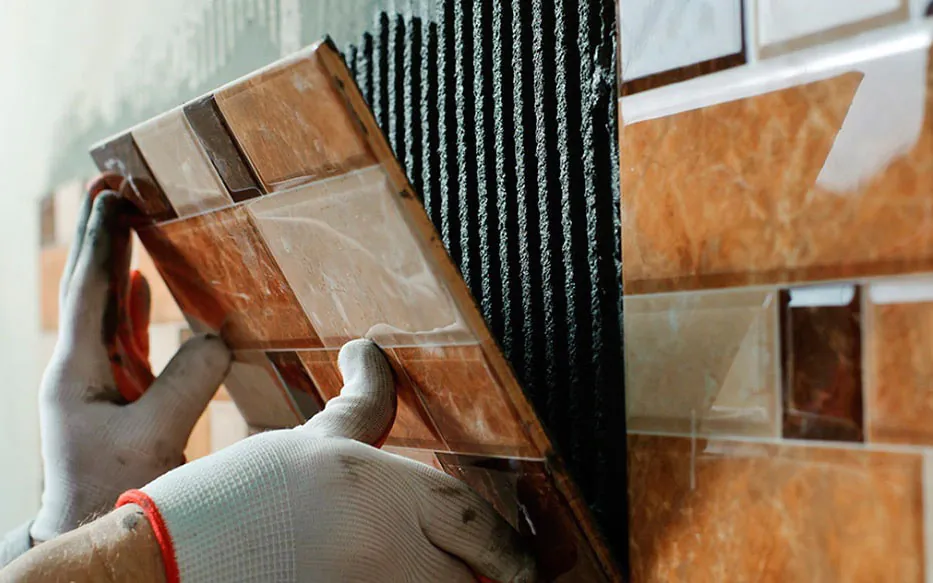 Як монтувати облицювальну плитку на стіни: поради львів’янам для ремонту