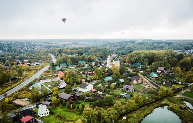 Як кріпити стельовий плінтус: покрокова інструкція від RemontDim